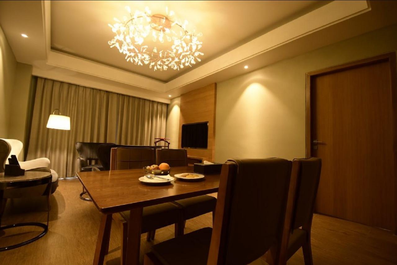 Hotel Kiranshree Grand à Guwahati Extérieur photo